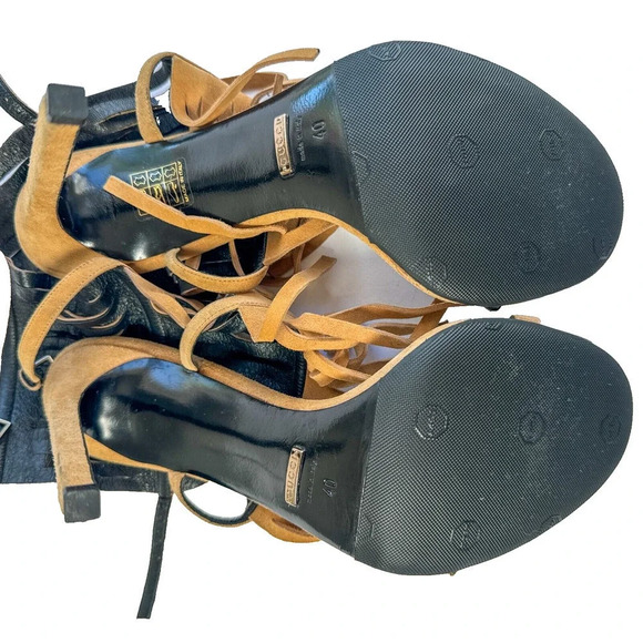 Gucci Becky Suede Fringe Camelia color Gladiator Sandal Heels 40/ US 10 - Picture 15 of 16
